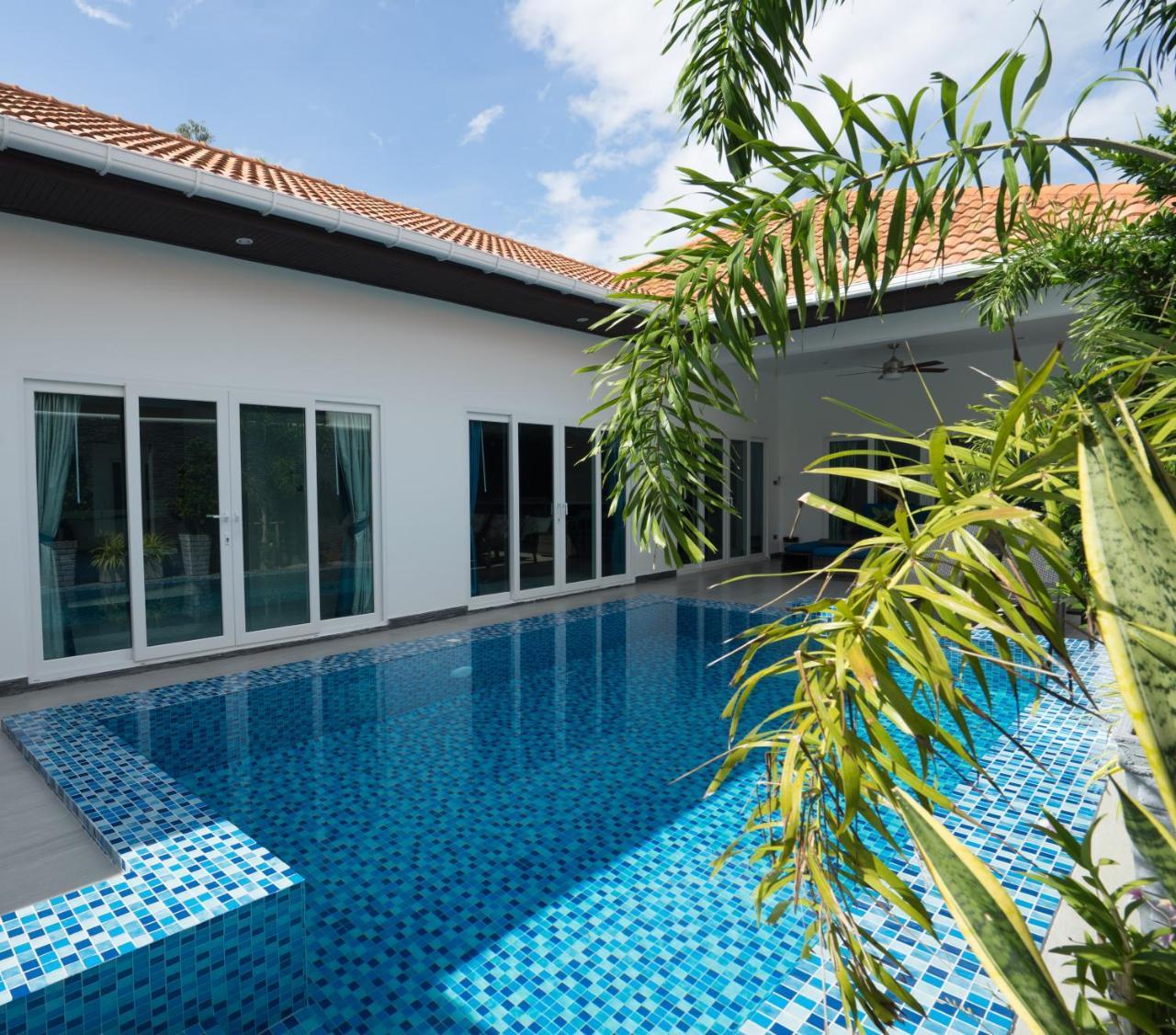 Majestic By Korawan Villa Pattaya Exteriör bild